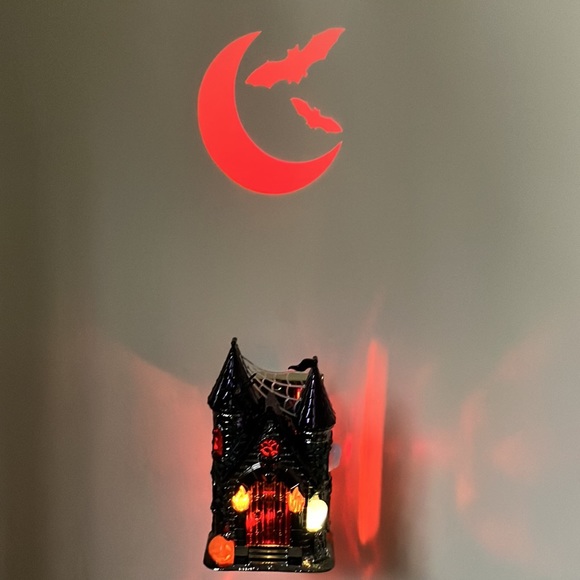 NWT Bath & Body Haunted Castle Projection Wallflower Plug In - Picture 3 of 8